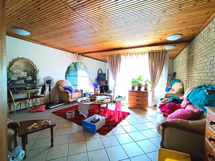 4 Bedroom Property for Sale in Langenhovenpark Free State